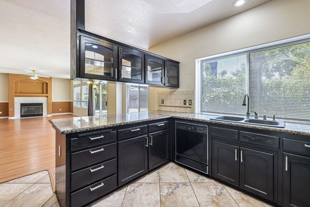 2037 E Lester Avenue, Fresno, CA 93720
