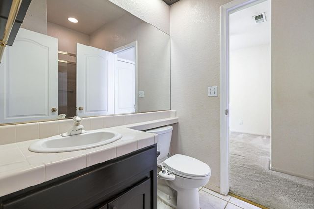 2037 E Lester Avenue, Fresno, CA 93720