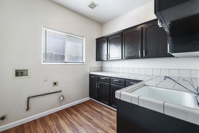 2037 E Lester Avenue, Fresno, CA 93720