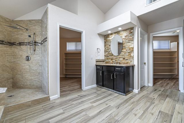 2037 E Lester Avenue, Fresno, CA 93720