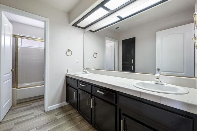 2037 E Lester Avenue, Fresno, CA 93720