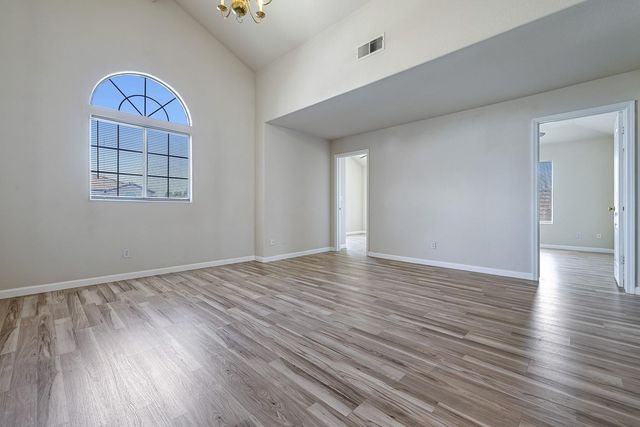 2037 E Lester Avenue, Fresno, CA 93720