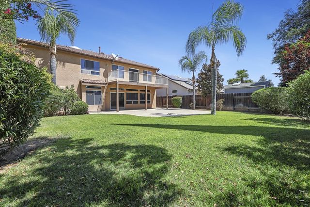 2037 E Lester Avenue, Fresno, CA 93720