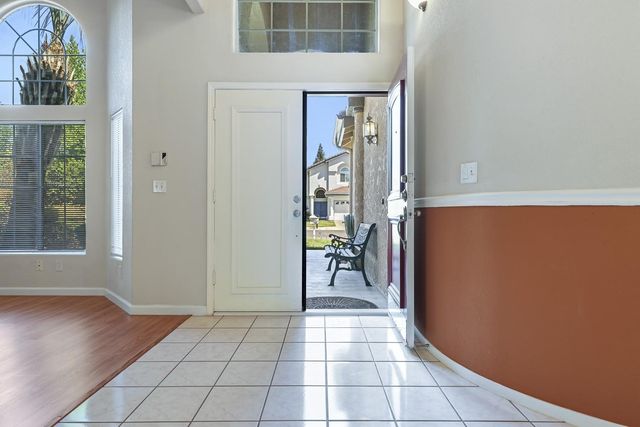 2037 E Lester Avenue, Fresno, CA 93720