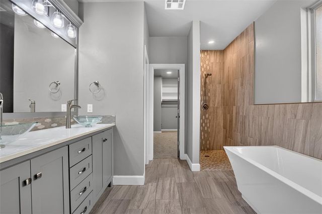 3032 Drake Crest Drive, Edmond, OK 73034