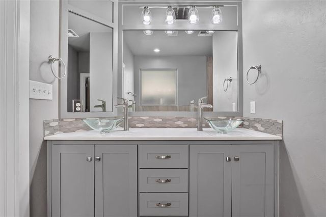3032 Drake Crest Drive, Edmond, OK 73034