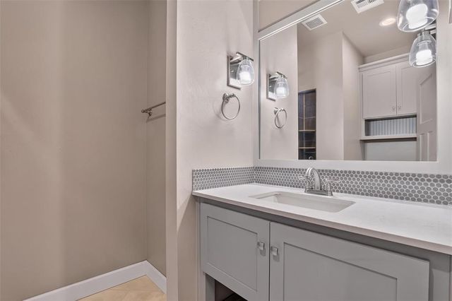 3032 Drake Crest Drive, Edmond, OK 73034