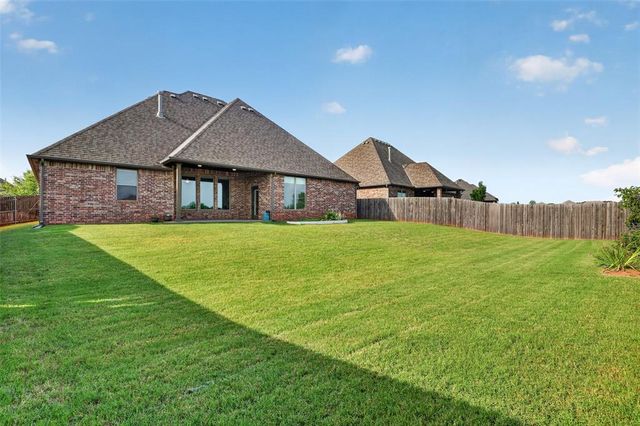 3032 Drake Crest Drive, Edmond, OK 73034