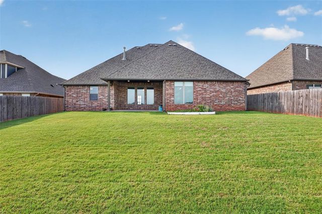 3032 Drake Crest Drive, Edmond, OK 73034