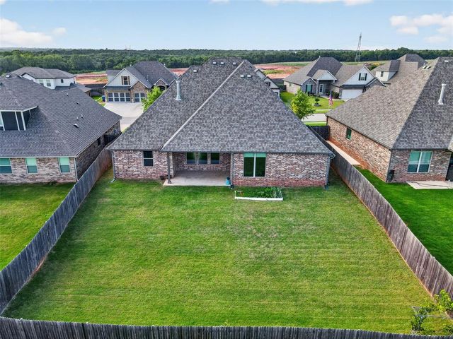 3032 Drake Crest Drive, Edmond, OK 73034
