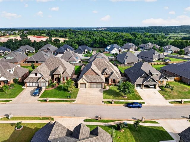 3032 Drake Crest Drive, Edmond, OK 73034