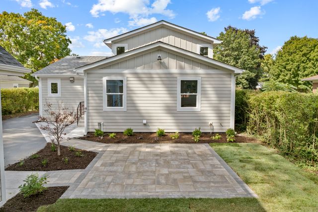 629 N Lincoln Avenue, Geneva, IL 60134