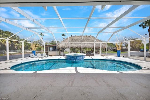 121 20th AVE NE, Naples, FL 34120
