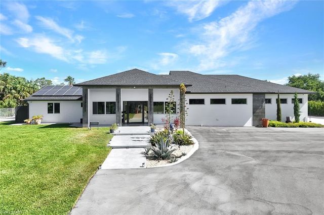 121 20th AVE NE, Naples, FL 34120