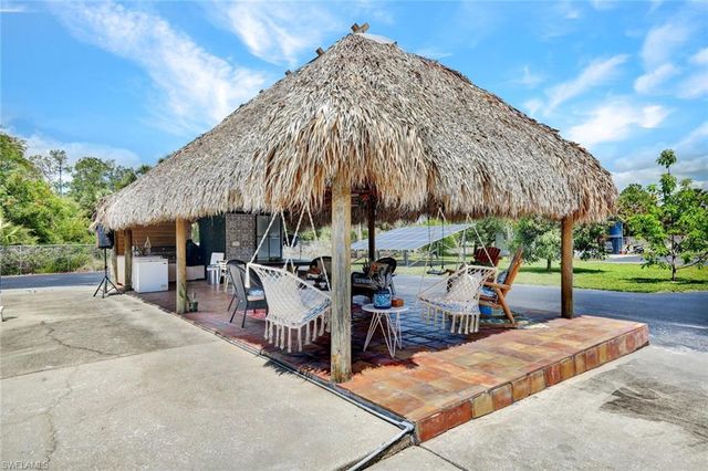 121 20th AVE NE, Naples, FL 34120