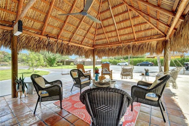 121 20th AVE NE, Naples, FL 34120