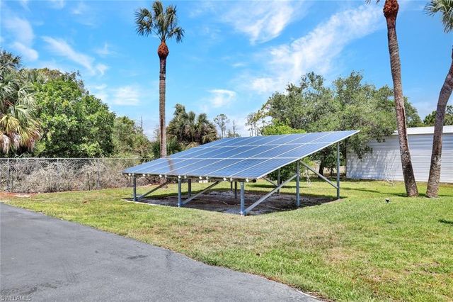 121 20th AVE NE, Naples, FL 34120