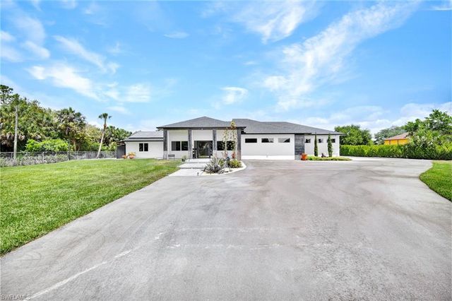 121 20th AVE NE, Naples, FL 34120