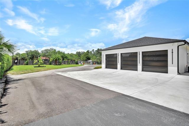 121 20th AVE NE, Naples, FL 34120
