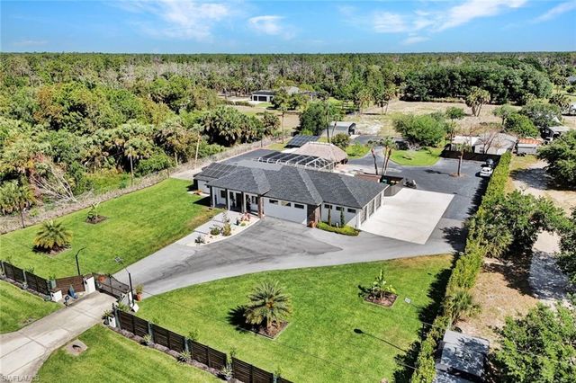 121 20th AVE NE, Naples, FL 34120