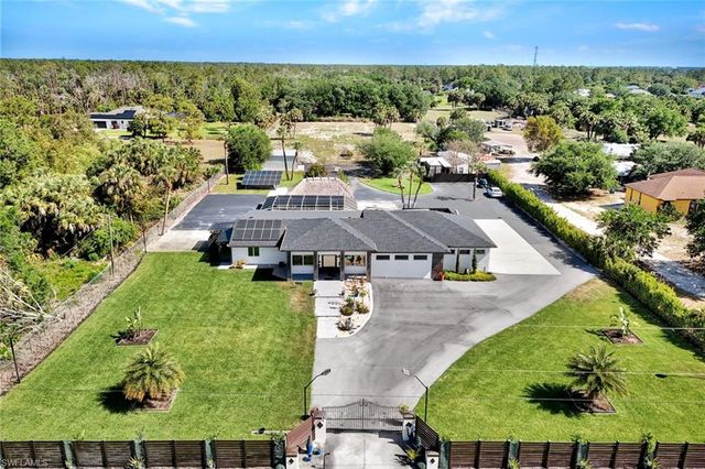 121 20th AVE NE, Naples, FL 34120
