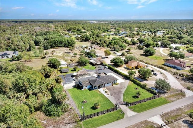 121 20th AVE NE, Naples, FL 34120