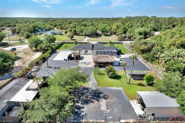 121 20th AVE NE, Naples, FL 34120