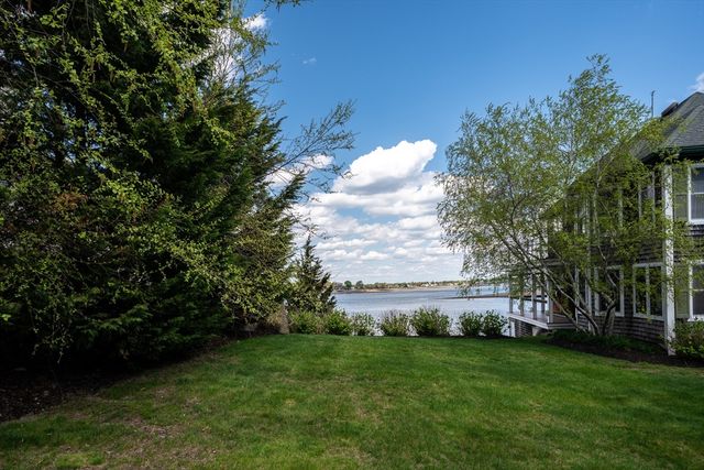 44 Kings Cove Way, Weymouth, MA 02191