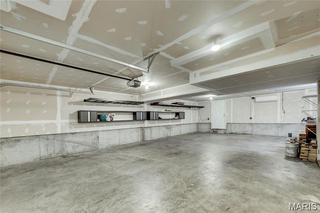 2113 Dogtown Walk, St Louis, MO 63139