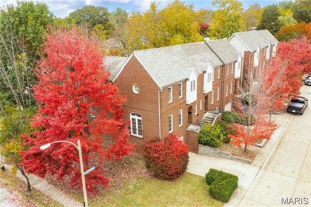 2113 Dogtown Walk, St Louis, MO 63139
