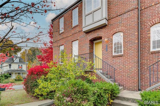 2113 Dogtown Walk, St Louis, MO 63139