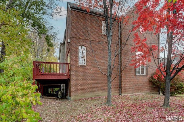 2113 Dogtown Walk, St Louis, MO 63139