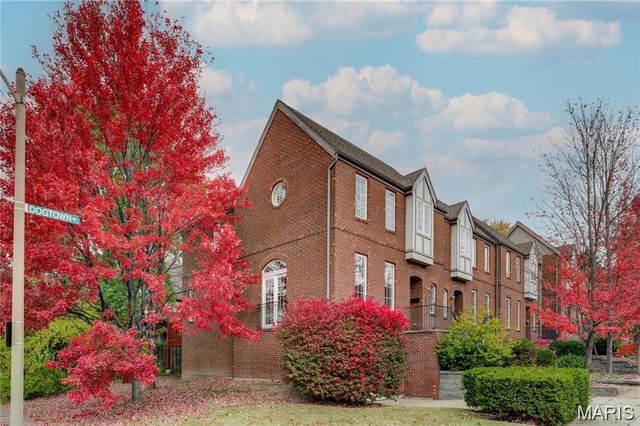 2113 Dogtown Walk, St Louis, MO 63139