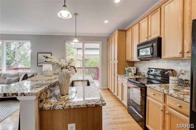 2113 Dogtown Walk, St Louis, MO 63139