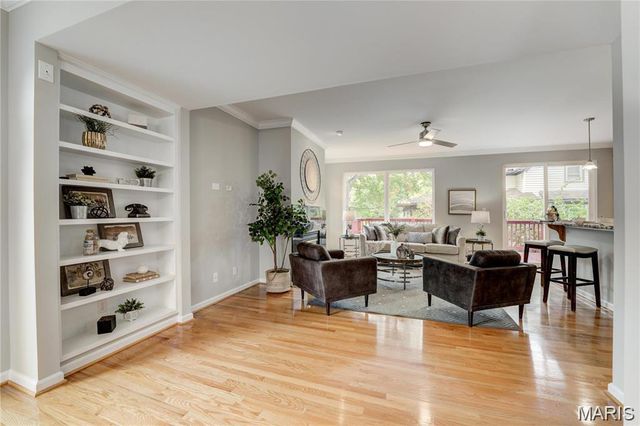 2113 Dogtown Walk, St Louis, MO 63139