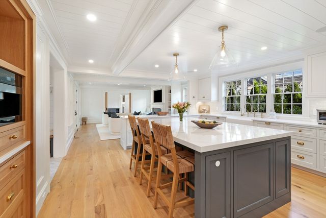 56 North Summer Street, Edgartown, MA 02539