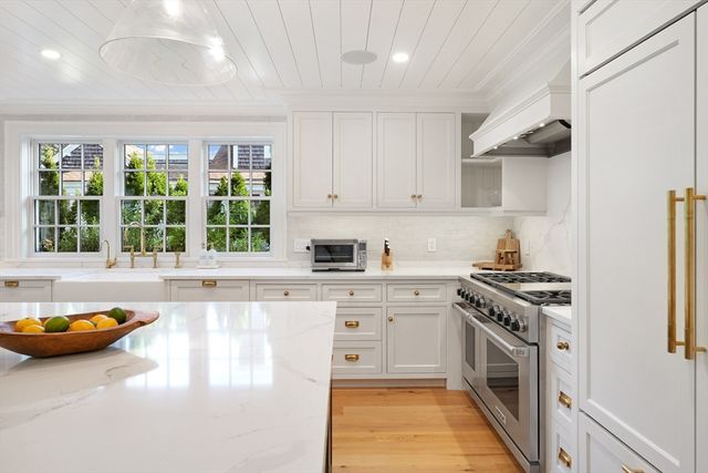 56 North Summer Street, Edgartown, MA 02539
