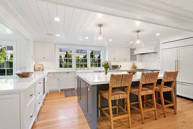 56 North Summer Street, Edgartown, MA 02539