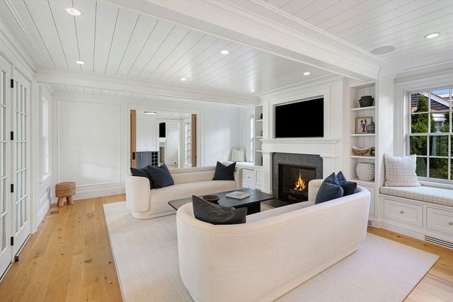 56 North Summer Street, Edgartown, MA 02539