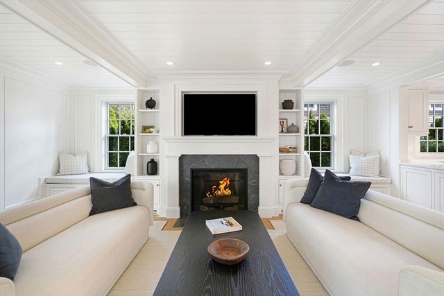 56 North Summer Street, Edgartown, MA 02539