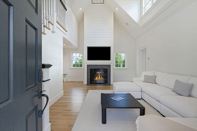 56 North Summer Street, Edgartown, MA 02539