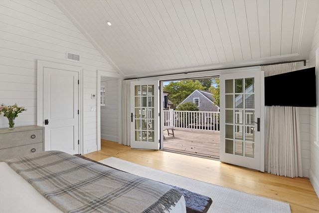 56 North Summer Street, Edgartown, MA 02539