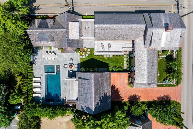 56 North Summer Street, Edgartown, MA 02539
