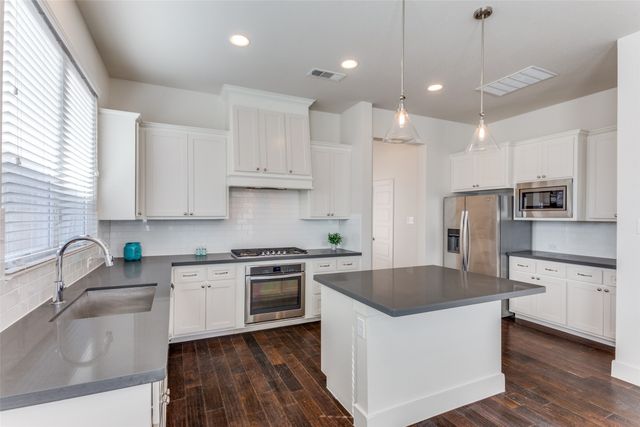 402 Templeton Drive, Fort Worth, TX 76107