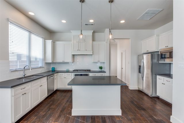 402 Templeton Drive, Fort Worth, TX 76107