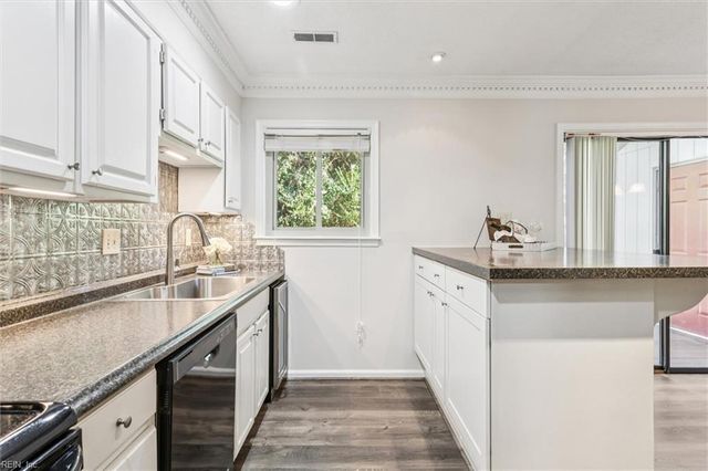 50 James SQ, Williamsburg, VA 23185