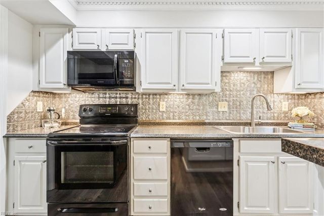 50 James SQ, Williamsburg, VA 23185