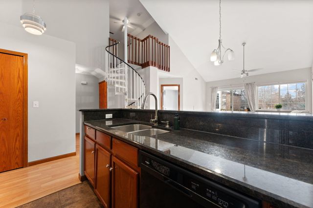 3000 Columbine Circle G, Valparaiso, IN 46383