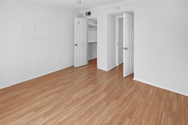 4631 Wild Indigo Street 574, Houston, TX 77027