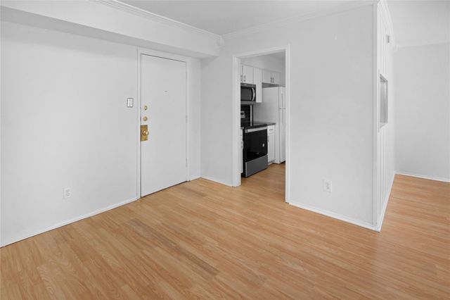 4631 Wild Indigo Street 574, Houston, TX 77027